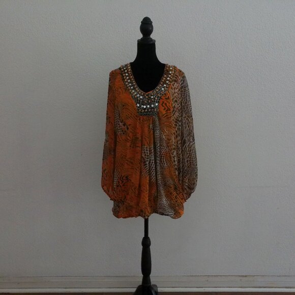 Orange color Paisley style blouse, with sequins shiny and wood beaded details - Picture 11 of 12